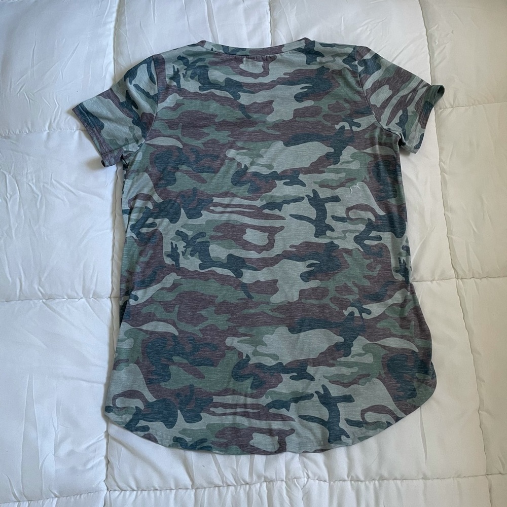 Ours Camo Top - Picture 2 of 3